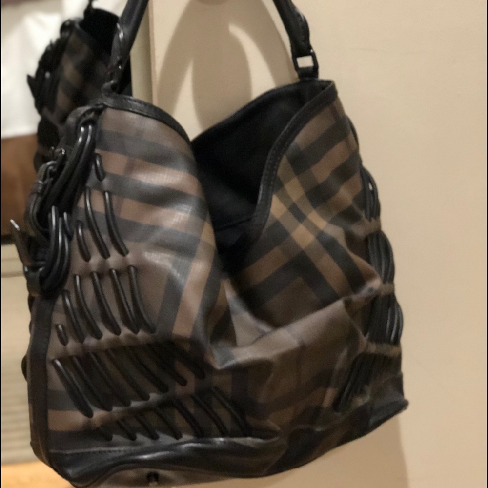 A very refined Chic Burberry Bag Special EditionGM